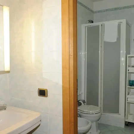 Lux Aparthotel 2*