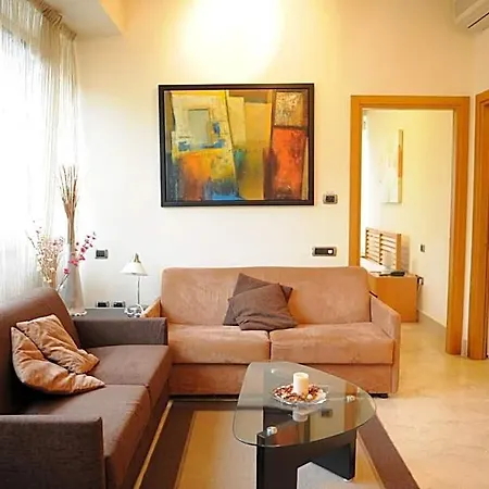 Aparthotel Lux