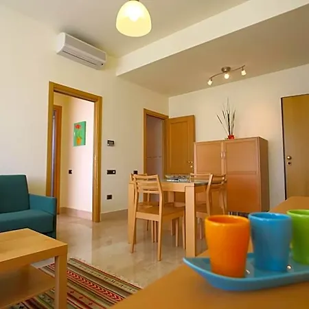 Lux Aparthotel 3*