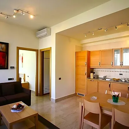 Aparthotel Lux 3*