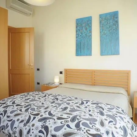 Lux Aparthotel 3*